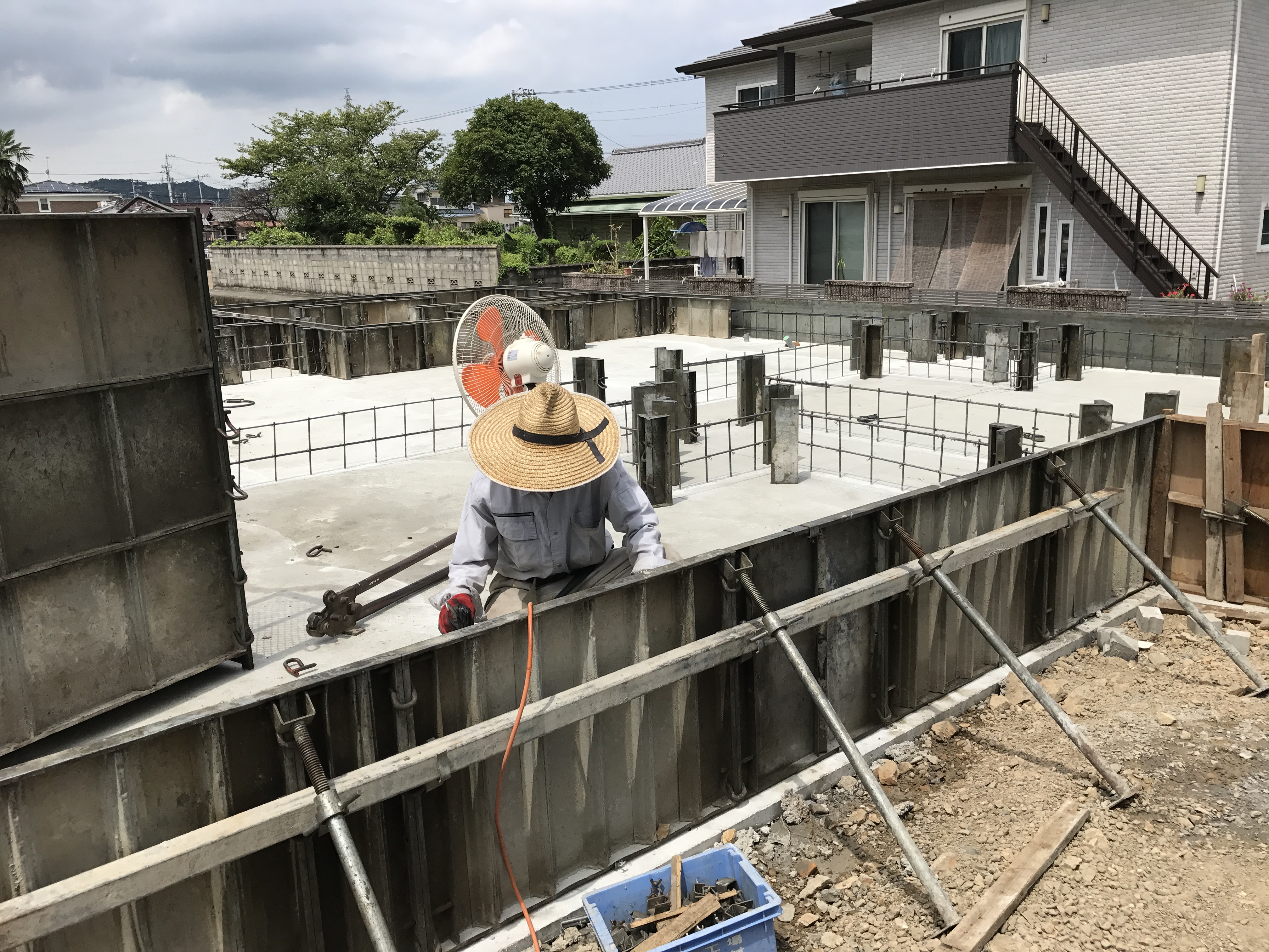 新居浜市で床暖房の付ける現場写真